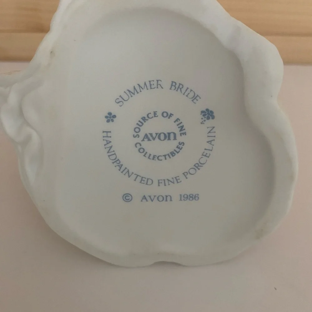 Vintage 1986 AVON Summer Bride Figurine Porcelain Wedding Keepsake Bride